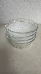 Lot of 4 10oz Pyrex Bowls