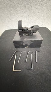 Electro MCGRGD 1x33 GreenRed Dot Reflex Sight Mounted on a Picatinny Rail