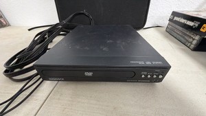 Magnavox Progressive Scan DVD Player w Cords