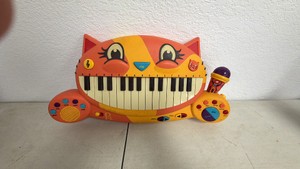 B. toys Meowsic Keyboard - Cat-Shaped Interactive Toy Piano & Synthesizer