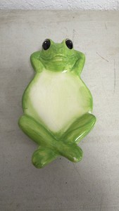 Ceramic 8 Frog Soap Dish