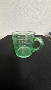 Green Depression-Style Glass 1-Cup Measuring Cup (Hazel Atlas Kelloggs 3-spout design)