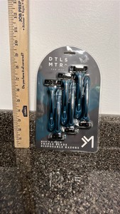 Mens six pack triple blade, disposable razors